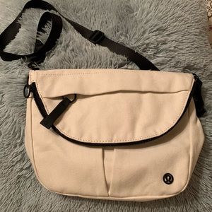 Lululemon festival bag .5L white